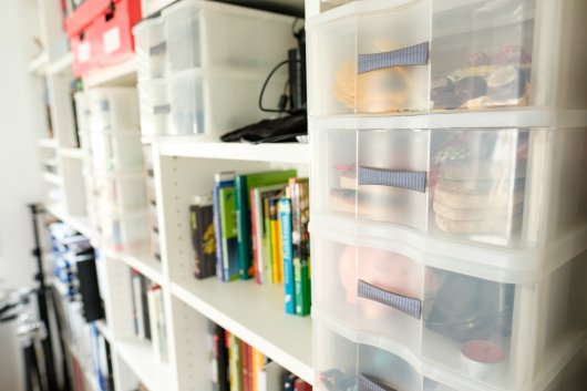 Mindful Decluttering: How to Tackle Clutter While Maintaining Peace of Mind